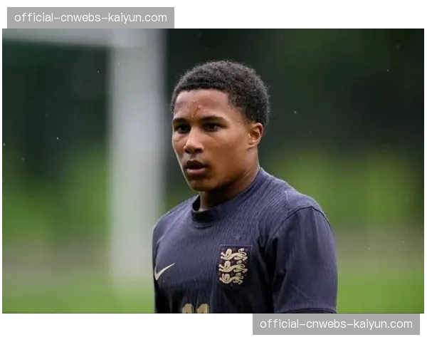 巴萨签下诺维奇16岁边锋阿杰伊-塔瓦雷斯，英格兰新星只想加盟红蓝军团