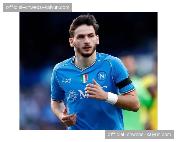 特写：克瓦拉茨赫利亚精妙直塞助攻瞬间